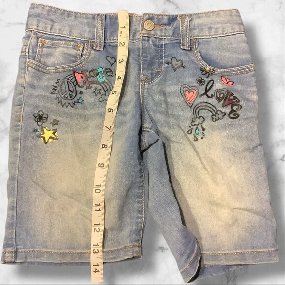 Old Navy Girls Size 7 Regular Blue Denim Shorts Featuring Colorful Peace & Love - Picture 7 of 11